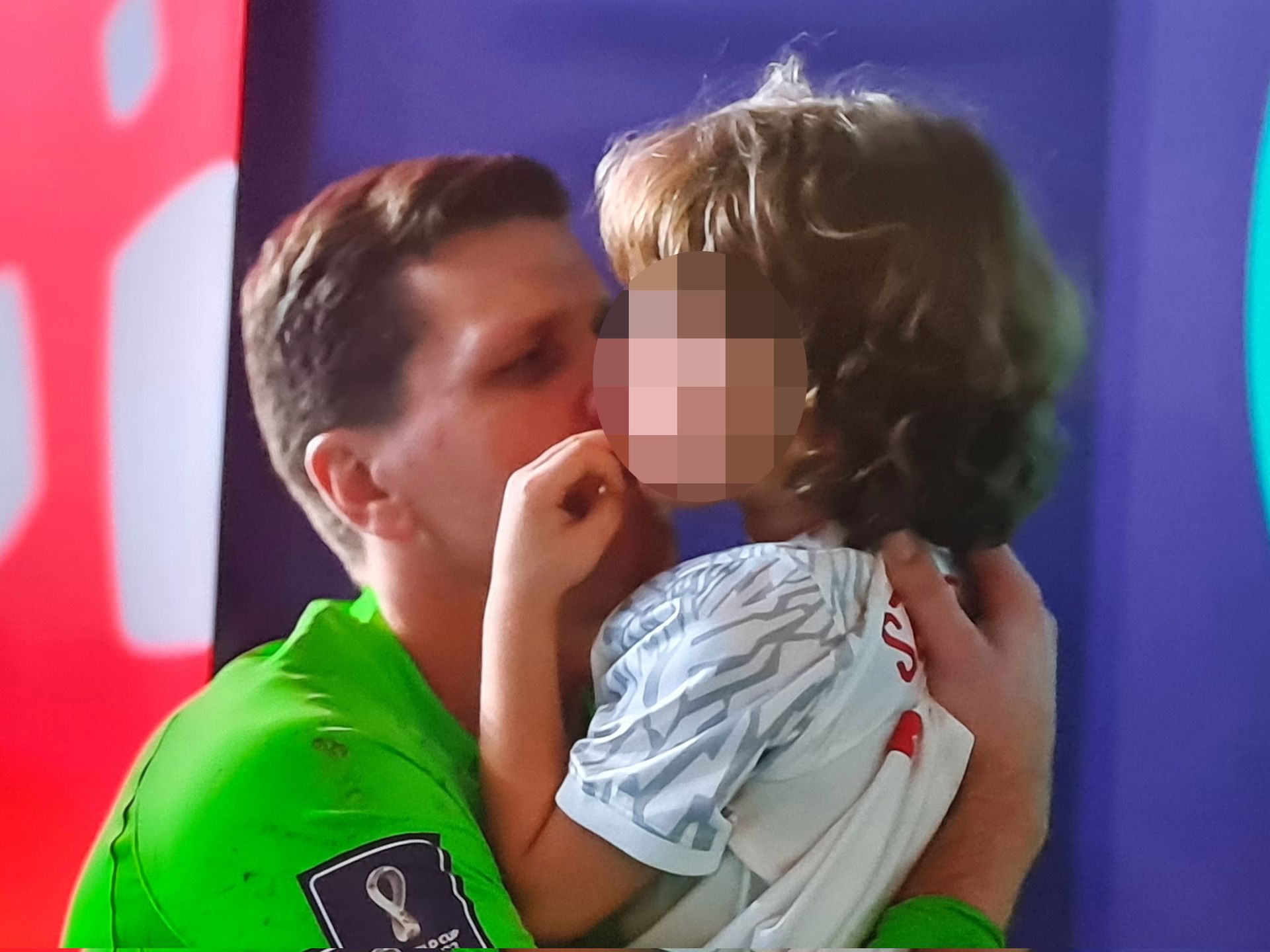 Wojciech Szczęsny pociesza Liama