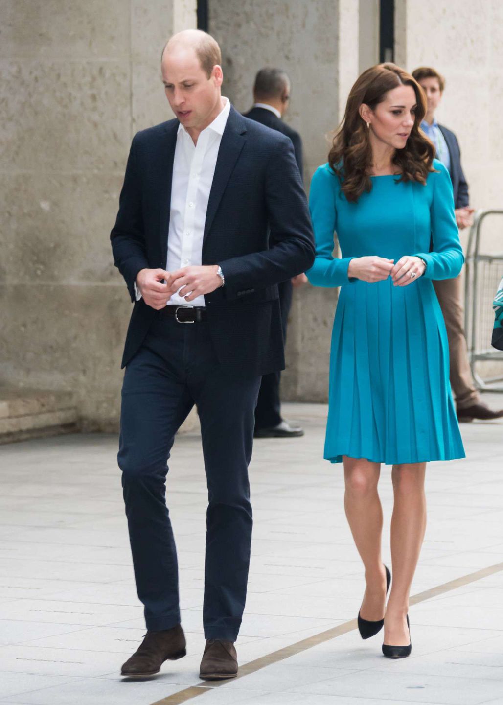 Księżna Kate w turkusowej sukience Emilia Wickstead w BBC
