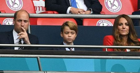 Książę George pojawił się z rodzicami na meczu Euro 2020. Internauci nie poskąpili krytyki. Jedna rzecz bardzo im się nie podobała