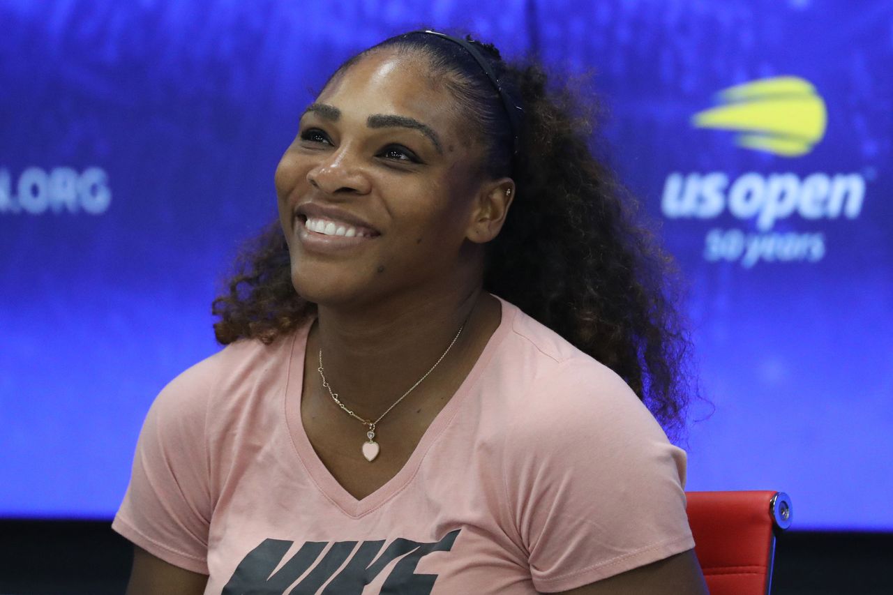 Serena Williams założyła obcisły strój na kort. Dobrała do tego kabaretki