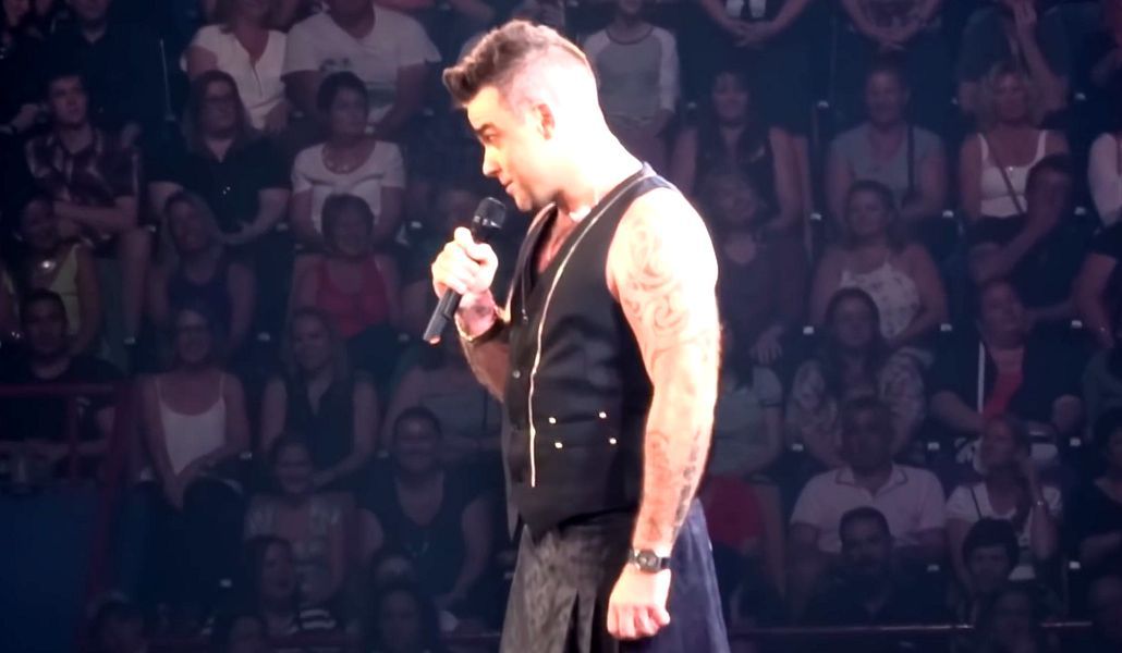 Wpadka podczas koncertu Robbiego Williamsa. Przesadził?