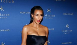 Kim Kardashian ledwo wcisnęła się w tę sukienkę!