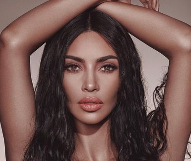 Wiadomo, w jaki sposób Kim Kardashian tyle schudła. To specjalna dieta