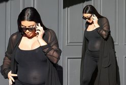 Kardashian z widocznym brzuszkiem na planie reality show