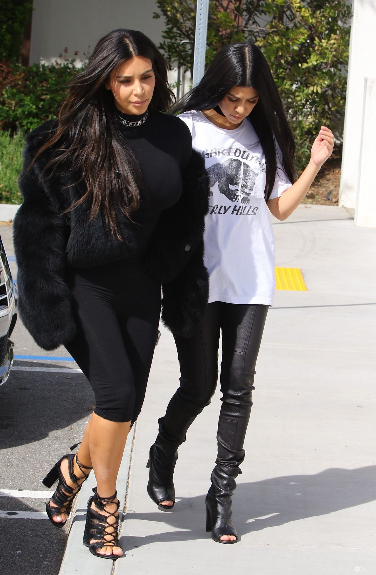 Kim Kardashian i Kourtney Kardashian, marzec 2016 (fot. ONS)