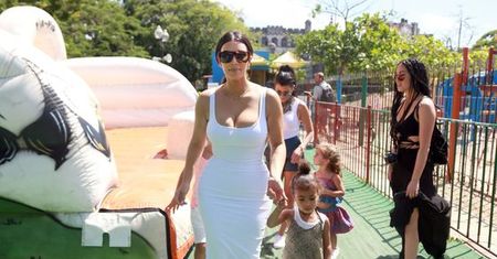Kardashianki w bieli na Kubie