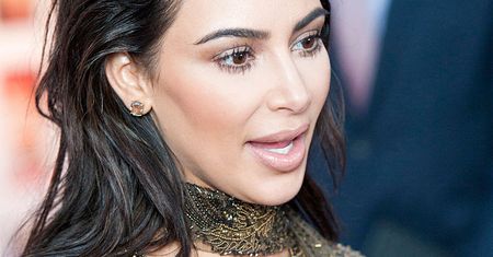 Skandaliczna kreacja wzorowana na Kim Kardashian