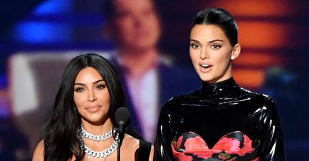 Kim Kardashian i Kendall Jenner wyśmiane na scenie