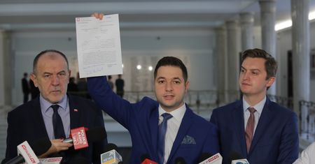 Patryk Jaki składa propozycję Hannie Gronkiewicz-Waltz. Prezydent Warszawy ma sama zaproponować termin przesłuchania