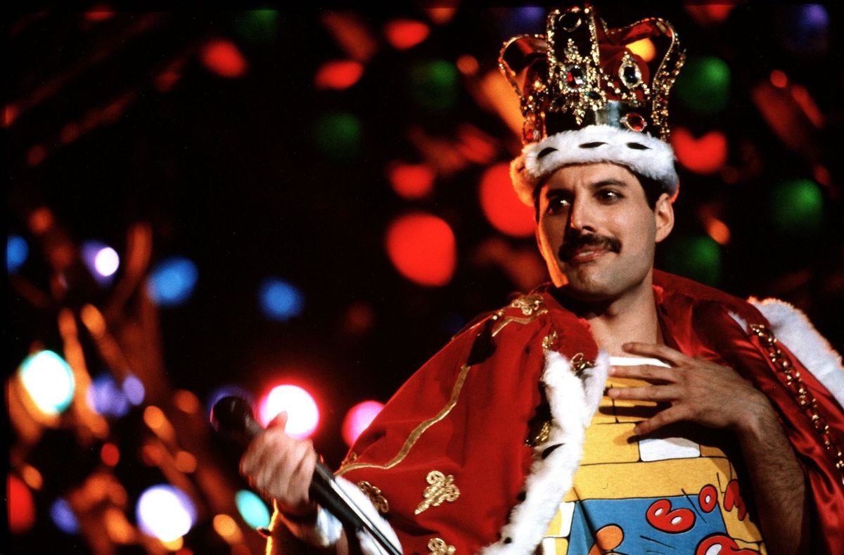 Freddie Mercury był tytułową "Królową". W sieci pojawił się kolejny trailer filmu o Queen. "Bohemian Rhapsody" będzie kinowym hitem