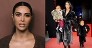 Kim Kardashian wspomina trudy ciąży: "Musiałam przejść PIĘĆ OPERACJI, by naprawić szkody, jakie wyrządziła w moim organizmie"