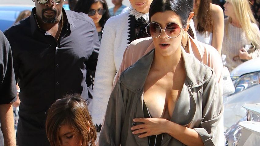 Twarz Kourtney Kardashian została poprawiona przez chirurga?