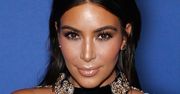 Gładka i świetlista cera Kim Kardashian to zasługa... tanich podkładów! Nie wydaje na nie więcej niż...