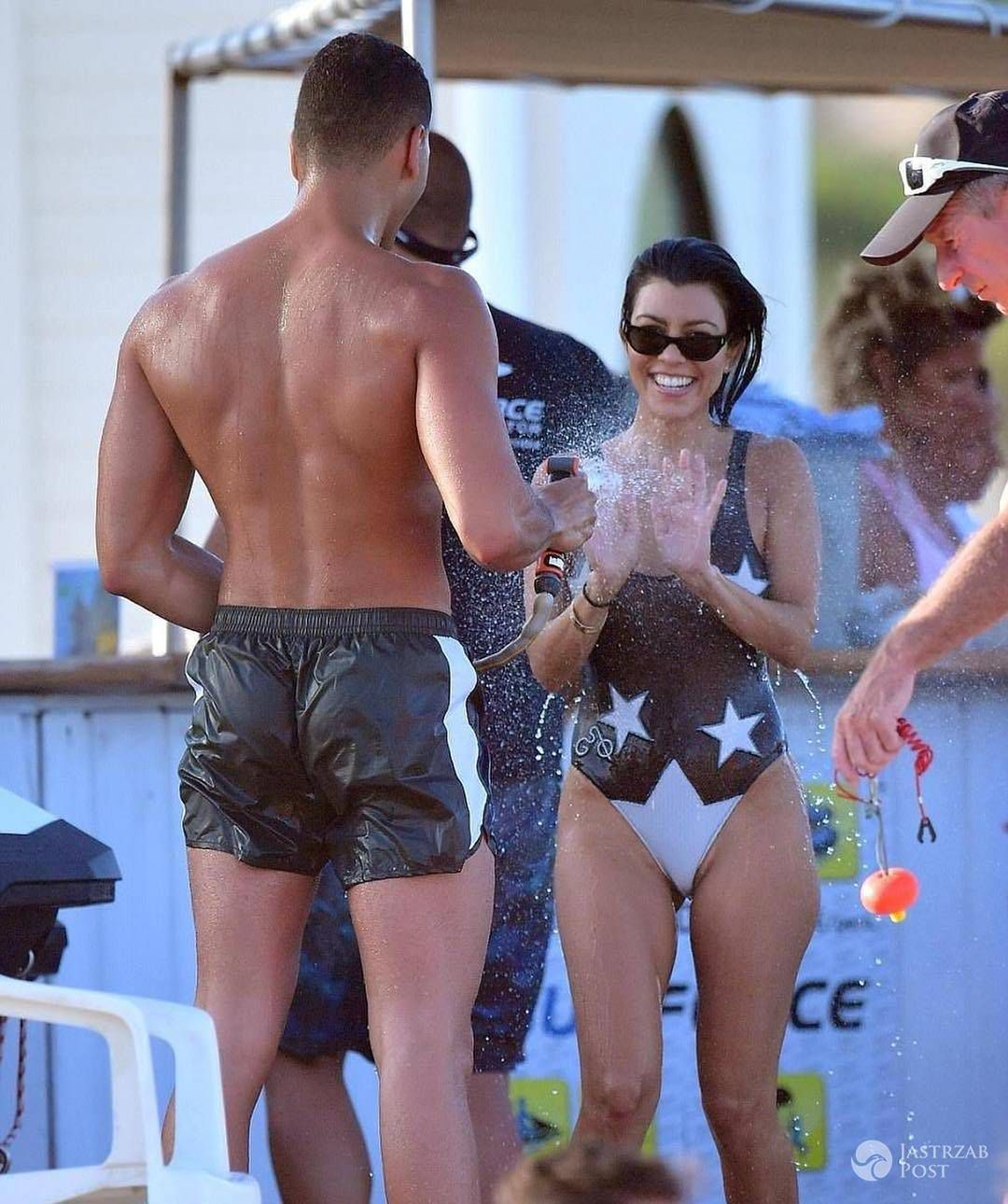Kourtney Kardashian w kostiumie polskiej marki
