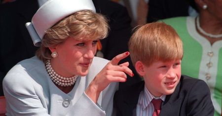Książę Harry nigdy nie pozbierał się po śmierci matki. Kiedy księżna Diana zmarła, miał 12 lat