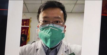 Koronawirus z Chin. Dr Li Wenliang. Najpierw "kłamca", dopiero po śmierci bohater