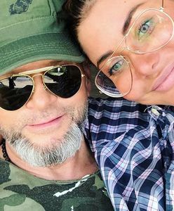 Wodzianka pracuje, obierając ziemniaki. Daleko jej do luksusów