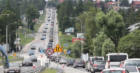 Karambol pięciu aut na Zakopiance. Są ranni