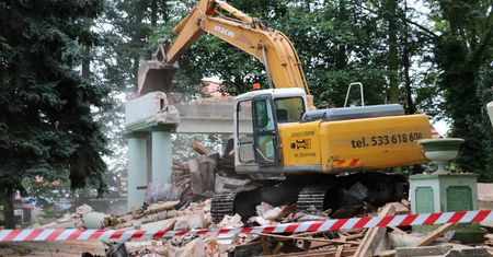 Trzcianka: wyburzają Mauzoleum Armii Czerwonej