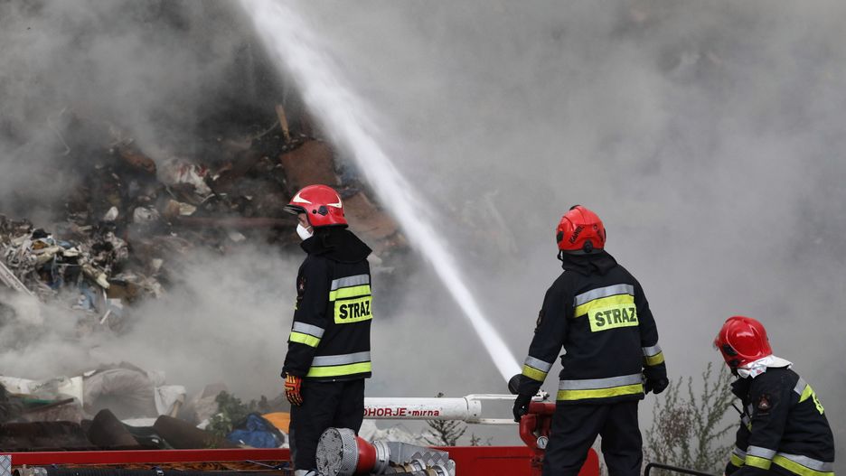 Walka z pożarem składowiska w Studziankach może potrwać kilka dni