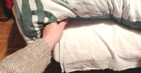 Przed snem włóż odrobinę pod poduszkę. Uśniesz szybciej niż myślisz