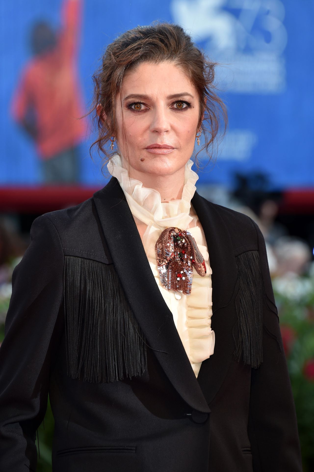 LOOK OF THE DAY: Chiara Mastroianni w garniturze Gucci