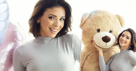 Klaudia Halejcio pokazuje ciążowy brzuszek w otoczeniu kolorowych balonów. Rozpisała się płci dziecka