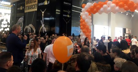 Wielkie otwarcie salonu Xiaomi w Polsce. Tłumy chętnych pod drzwiami