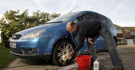 Idzie wiosna - 5 prostych czynności, które warto zrobić z samochodem