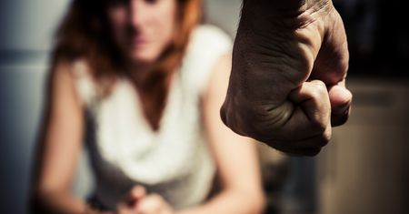 Adwokat z Lublina za kratkami. Miał dręczyć żonę, sięgał po siekierę