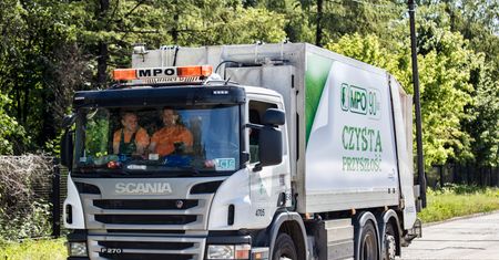 Codzienność "śmieciarza". Wsiedliśmy do śmieciarki i sprawdziliśmy, jak wygląda