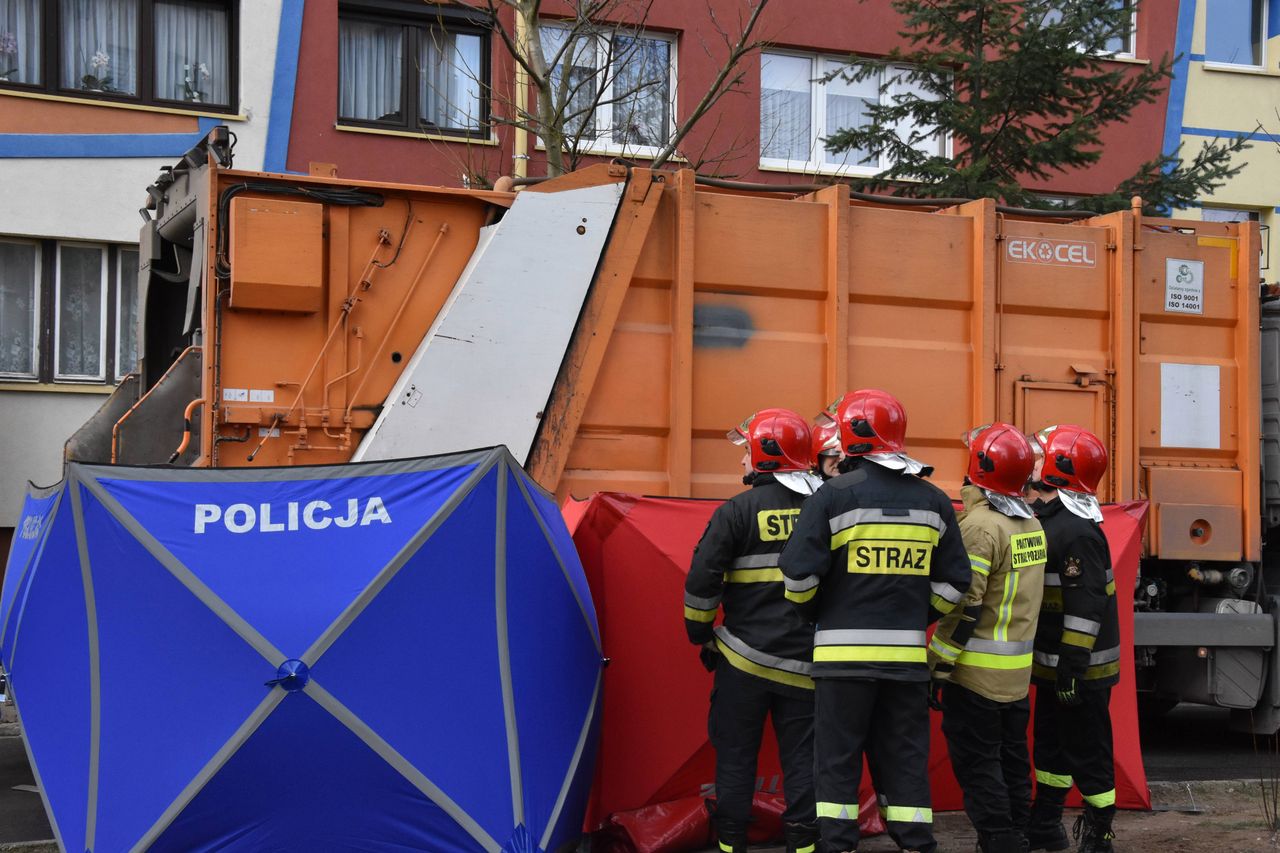 Lubin. Kierowca śmieciarki śmiertelnie potrącił kobietę. Zatrzymał się po krzykach przechodniów