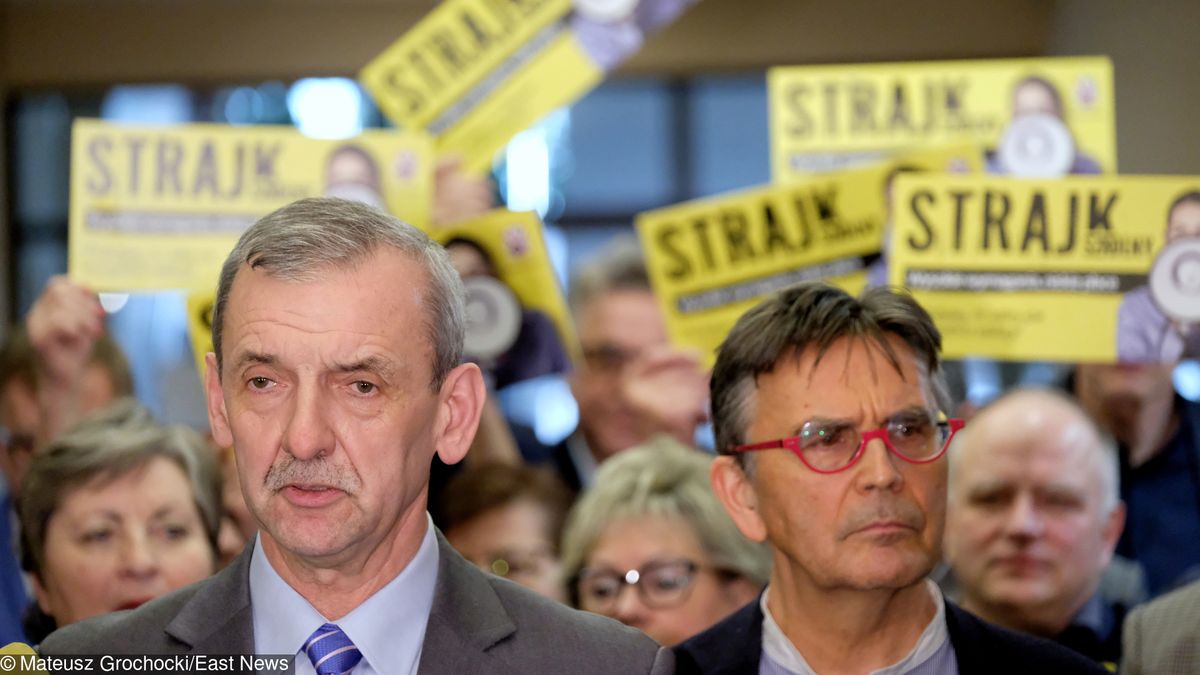 Komitet strajkowy do 10 rano zebrał ponad 400 tys. zł wpłat na wypłatę pensji dla nauczycieli