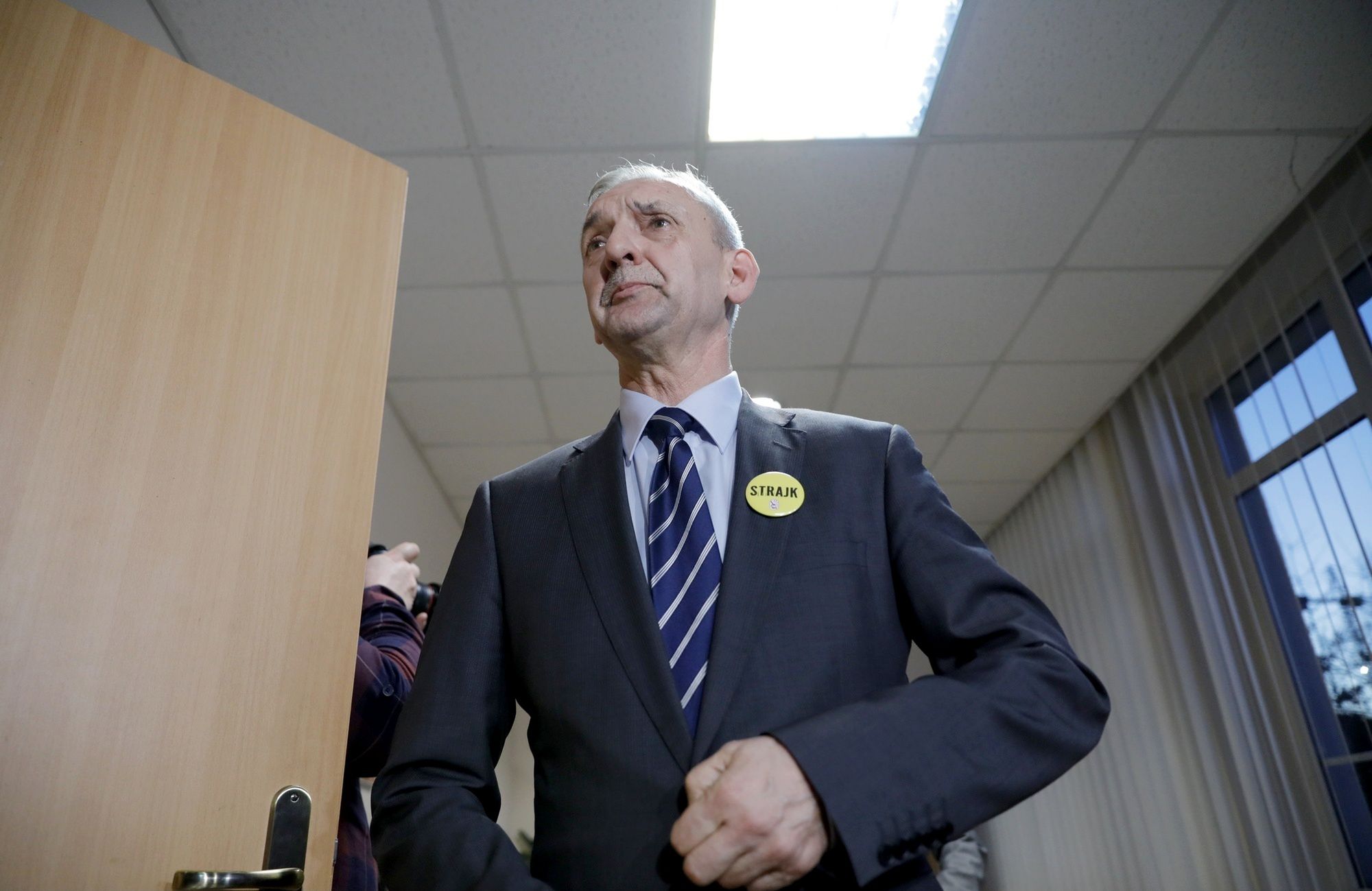 Sławomir Broniarz przyjdzie na niedzielne spotkanie, ale przyznaje, że pora na porozumienie jest późna.