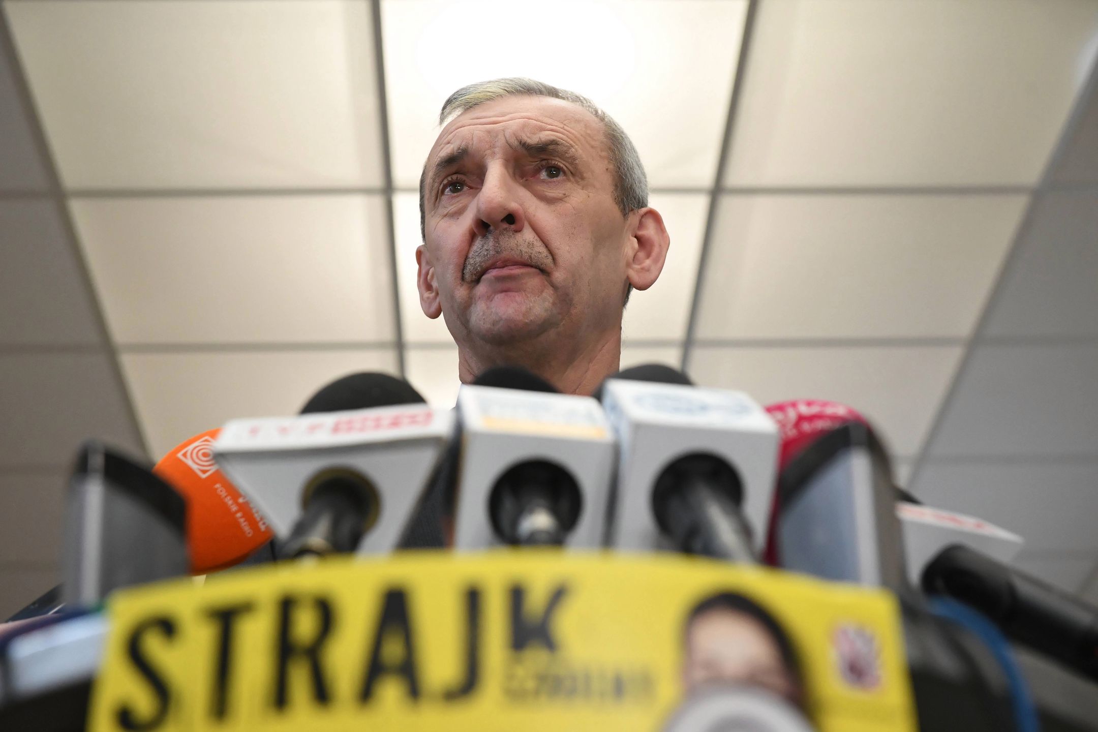 Prezes Związku Nauczycielstwa Polskiego zapowiedział pozew za okładkę, która przedstawiała go jako terrorystę