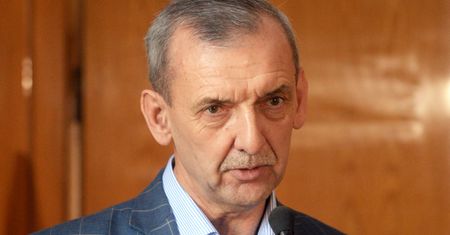 Kasjer z Biedronki zarobi tyle, co nauczyciel. "Premier niech się wstydzi"