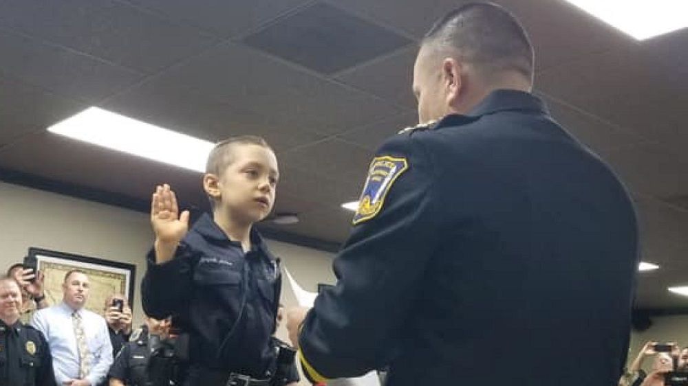 Jest oficerem. Policjanci spełnili marzenie chorej dziewczynki 