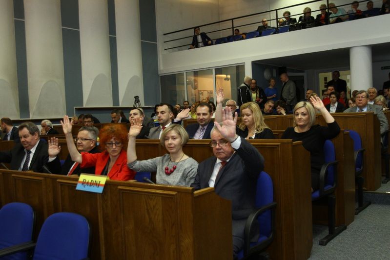 "Kretyni, idioci!". Zwyzywał radnych PiS, jednego nazwał Żydem