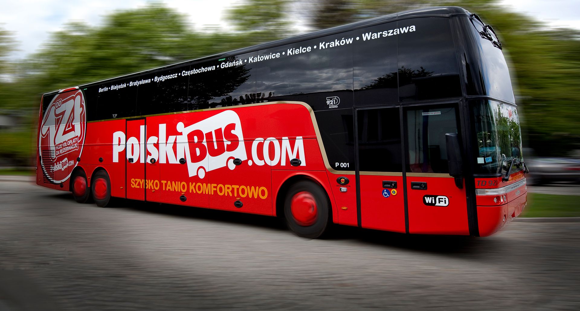 Polski Bus zderzył się z ciężarówką na A2. Jedna osoba nie żyje