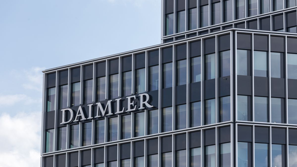Daimler poprzez zwolnienia chce zredukować koszty.