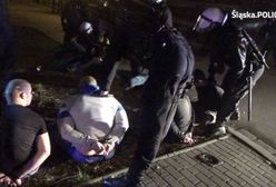 Katowice: policjanci zapobiegli "ustawce" pseudokibiców. Znaleźli przy nich dwa pistolety, noże i maczety