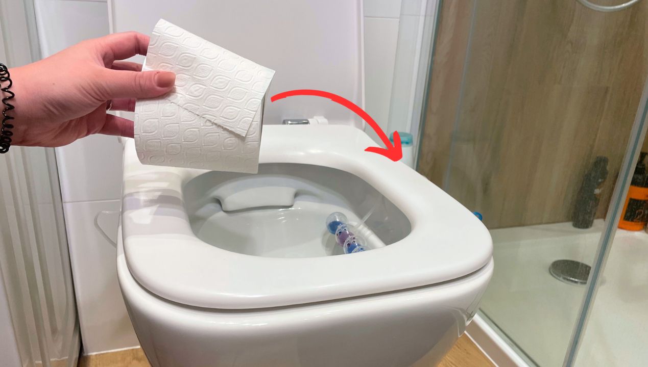 Viralowy trik z TikToka na mycie toalety. Kilka minut i wszystko lśni!