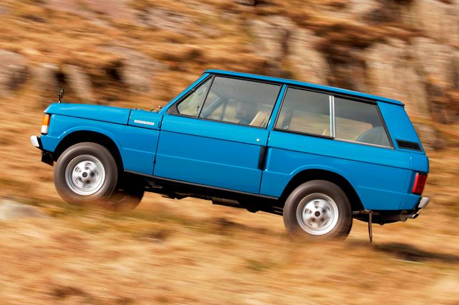 Klasyczny Range Rover pierwszej generacji. Nikt by nie wpadł na pomysł nazwania go coupe. 