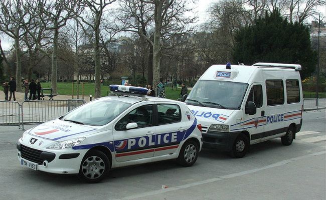 Francja: zaginęła rodzina. W domu ślady krwi