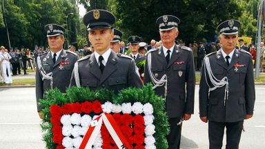 Kwiaty przed Pomnikiem Lotnika złożyła delegacja Dowództwa Sił Powietrznych