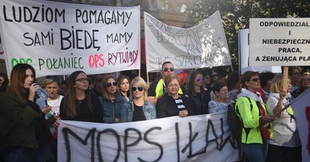 Czarne chmury nad 500+. Pracownicy socjalni grożą strajkiem. "Czas mobilizacji"