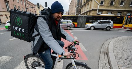 16 godzin dziennie za pensję minimalną. Tak "leasinguje się" pracowników z Bangladeszu
