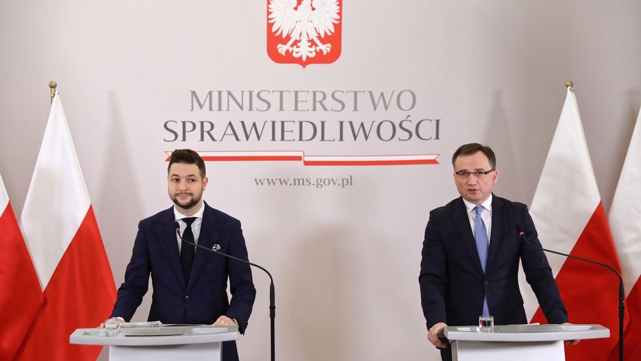 Minister sprawiedliwości Zbigniew Ziobro i wiceminister Patryk Jaki zaprezentowali nową ustawę o komornikach
