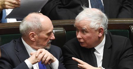 Macierewicz stracił nie tylko stanowisko. Posłuch też?