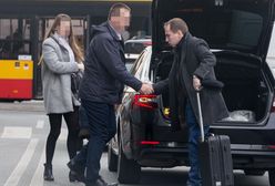 Luksusy Andruszkiewicza. Wozi się z narzeczoną rządową limuzyną